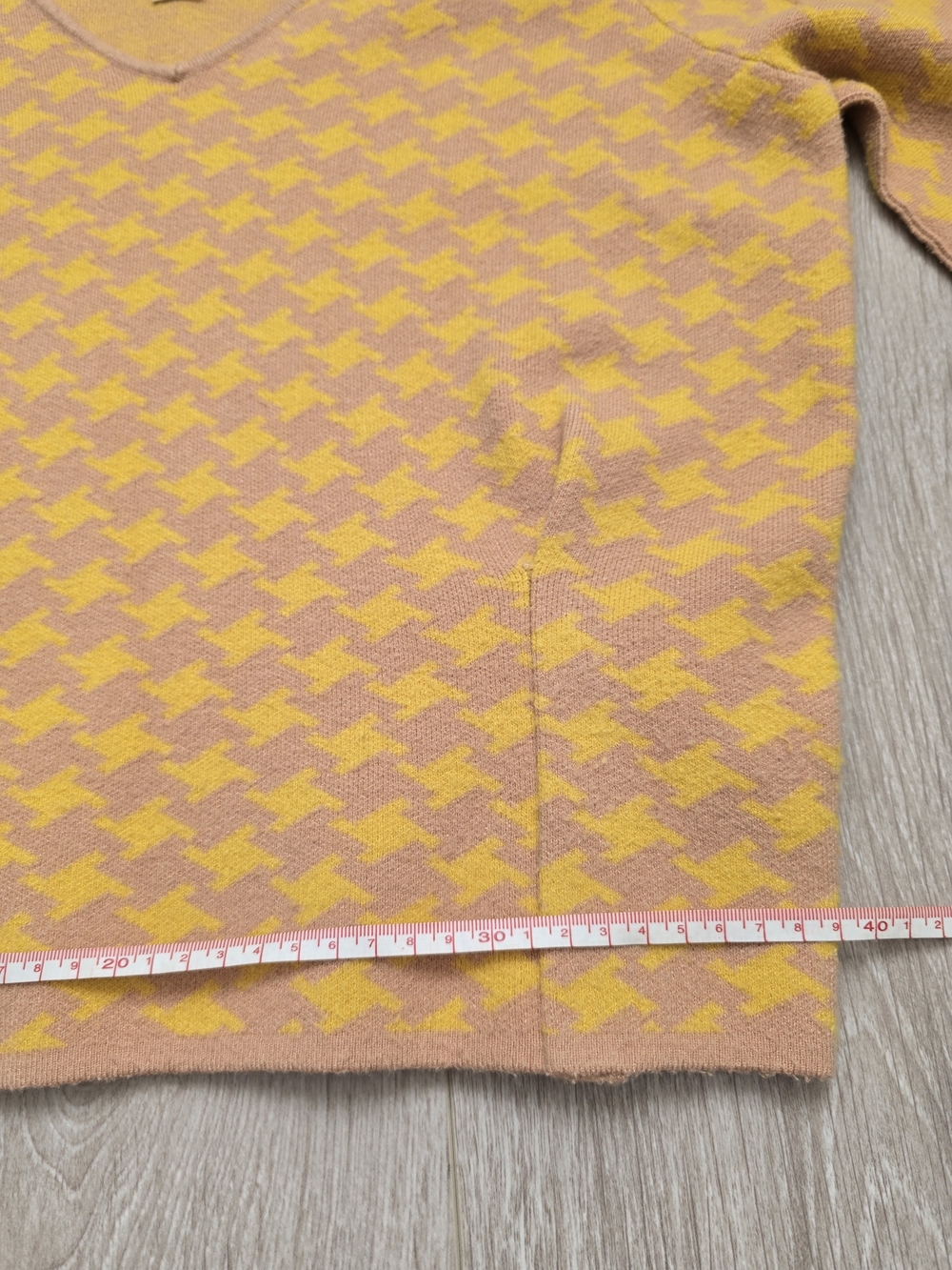 MAEVE By Anthropologie Cream and Yellow Houndstooth V-Neck Sweater Size M Y2K - Picture 7 of 9